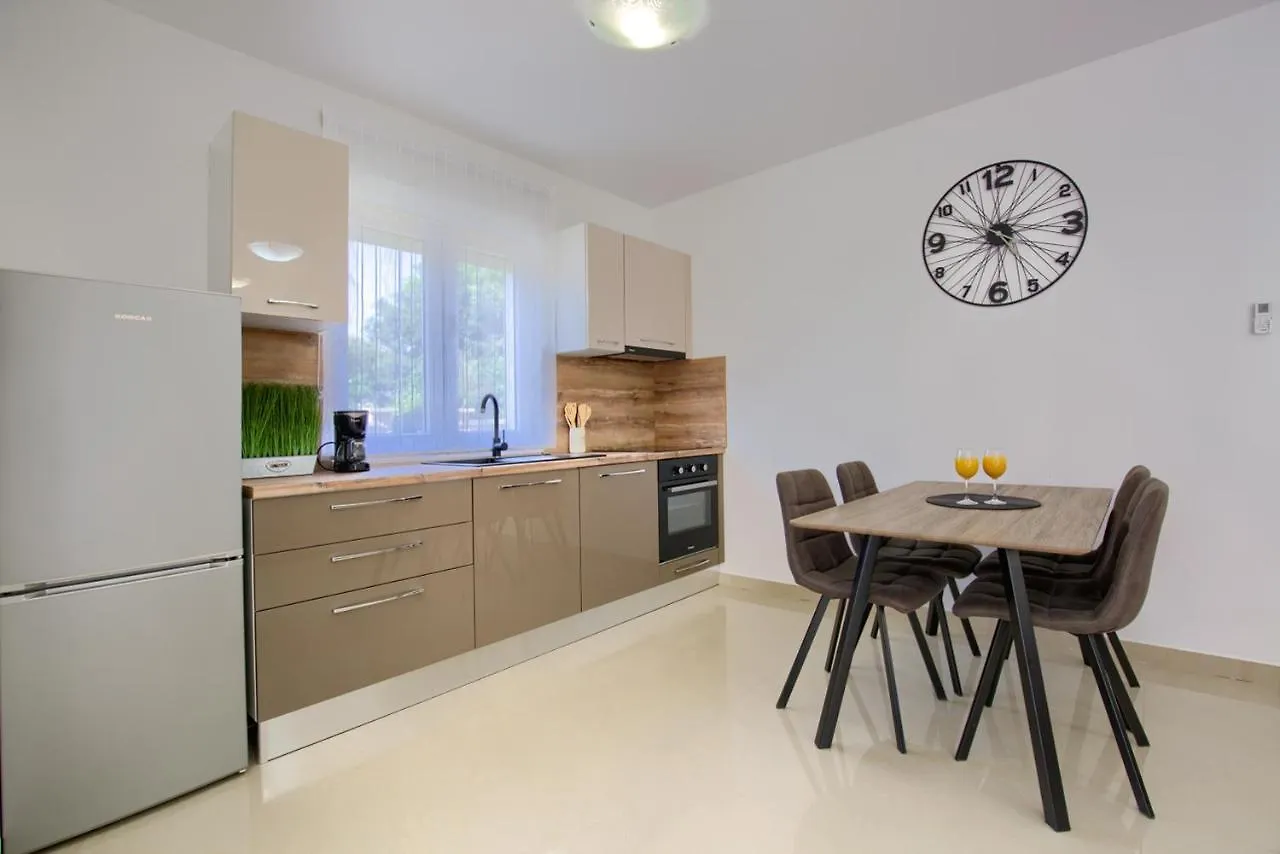 Lamalu Ližnjan Appartement
