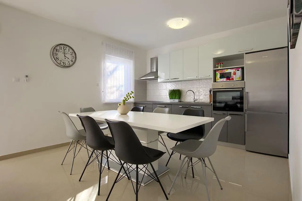 Lamalu Ližnjan Appartement