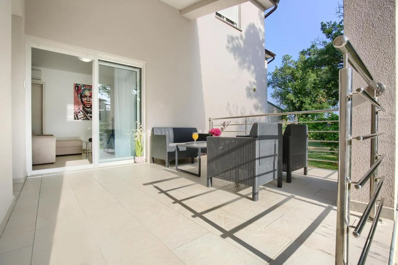 Apartment Lamalu Ližnjan