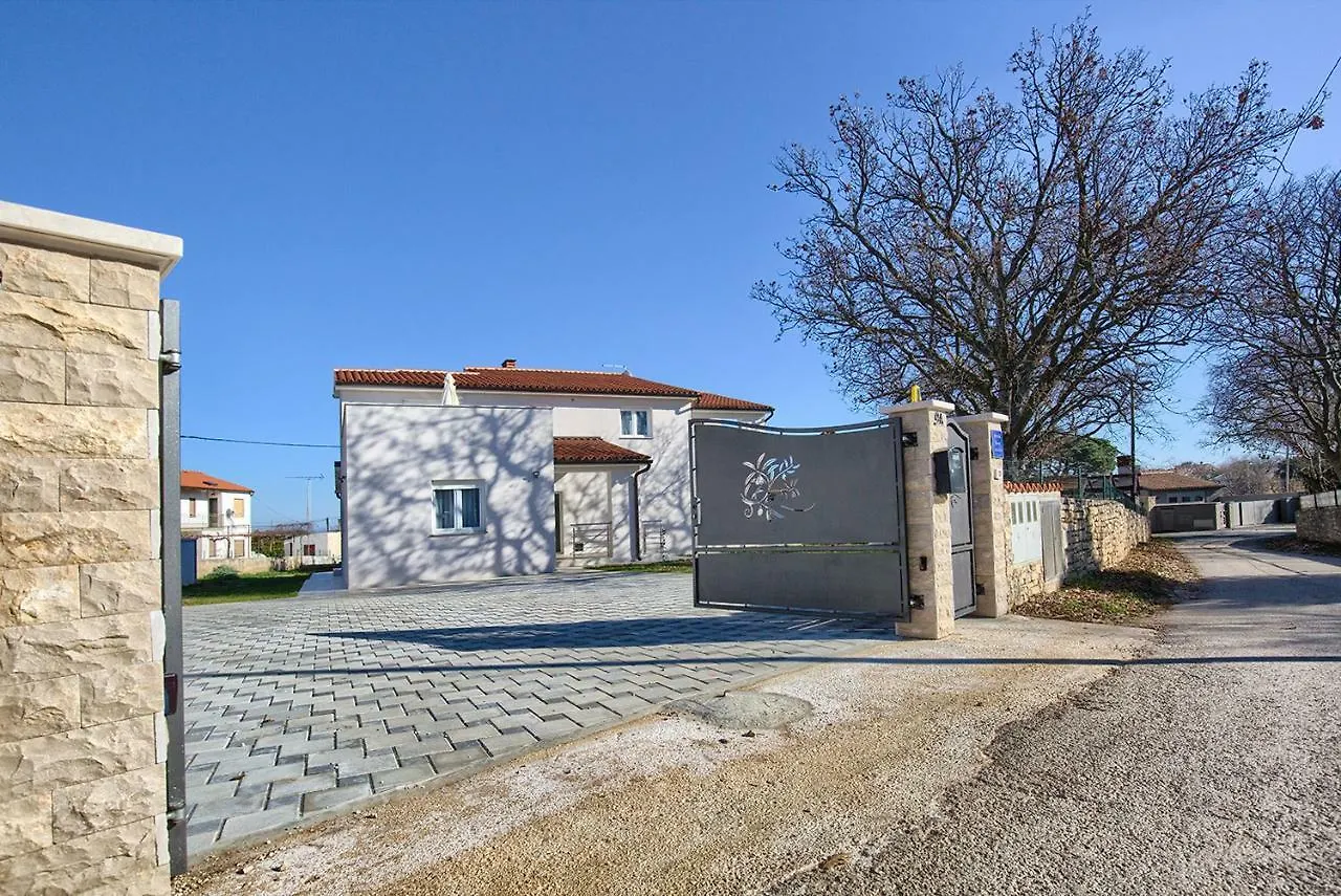 Lamalu Ližnjan Apartment