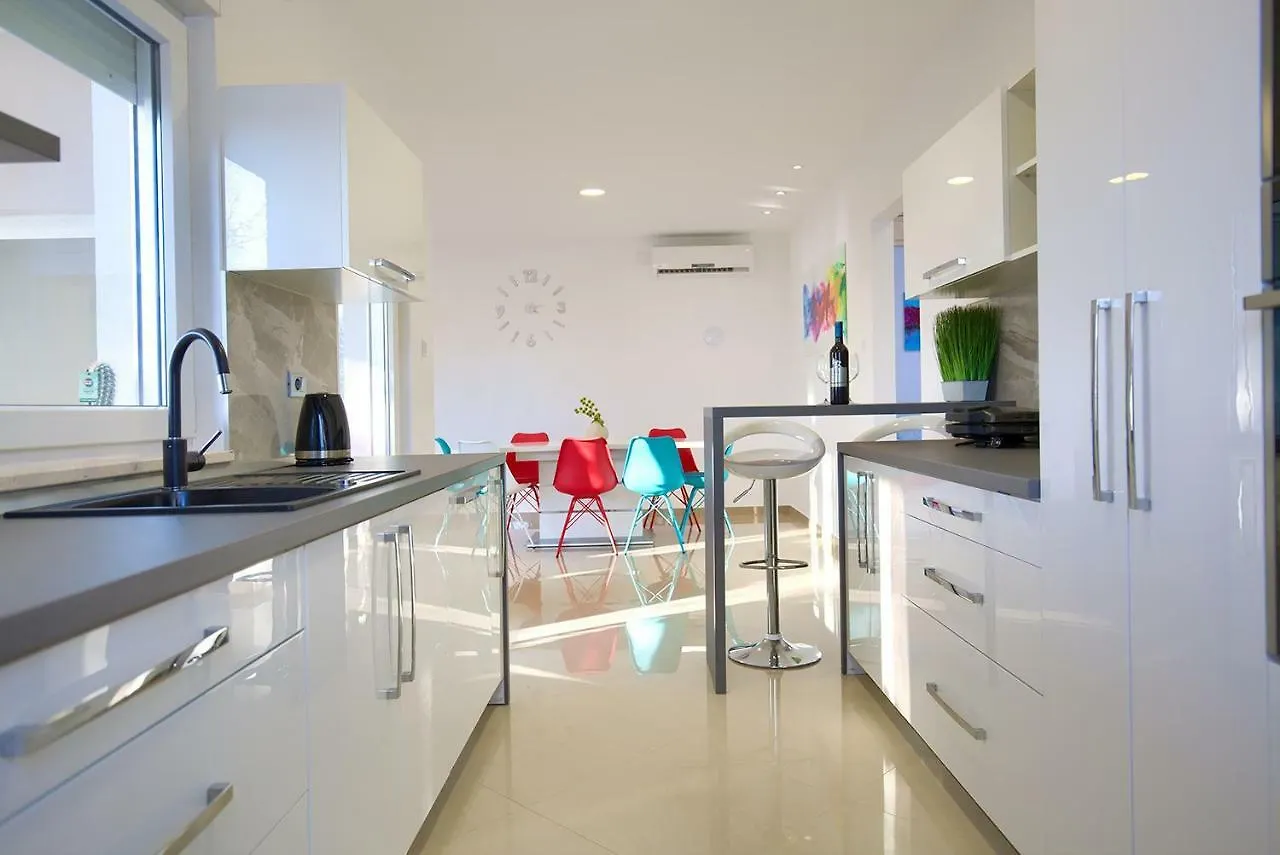Apartment Lamalu Ližnjan